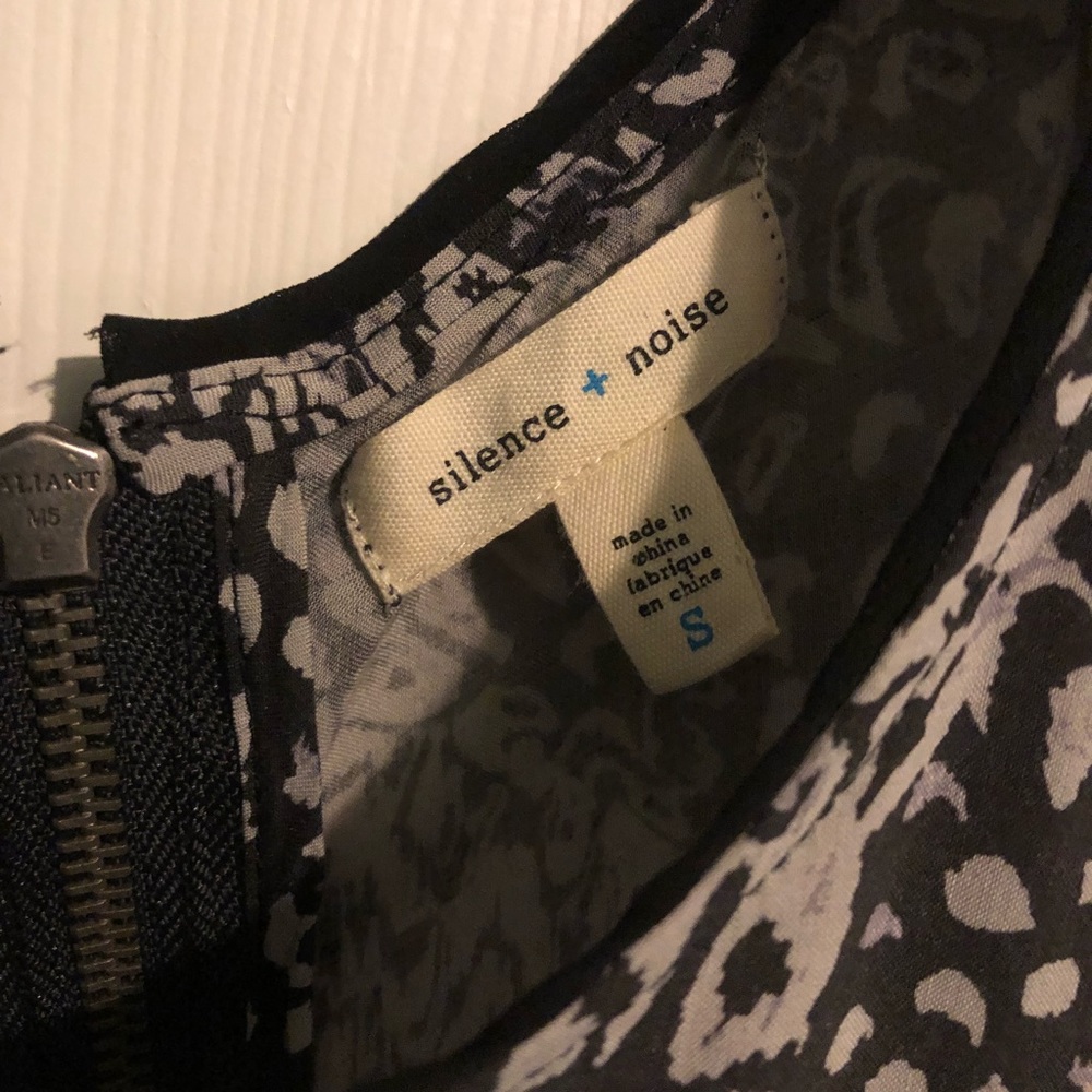 Pattern Dress - Picture 3 of 3